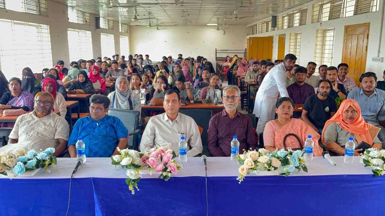 ধামরাই সরকারি কলেজে মৃত্তিকা বিজ্ঞান বিভাগের ১১তম ব্যাচের বিদায় সংবর্ধনা