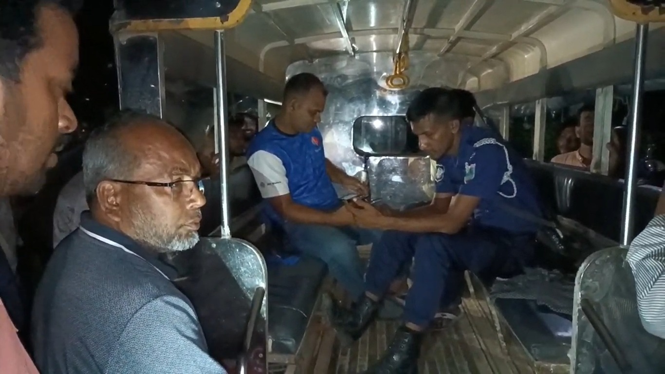 ঝিনাইদহে ১৬৪ পিস ইয়াবাসহ মাদক ব্যবসায়ী আটক বিএনপি নেতাকর্মীদের হাতে আটক, পরে পুলিশের কাছে হস্তান্তর