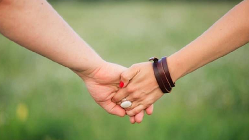 প্রবাসীর রক্ত পানি করা টাকা নিয়ে প্রেমিকের হাত ধরে পালালেন স্ত্রী