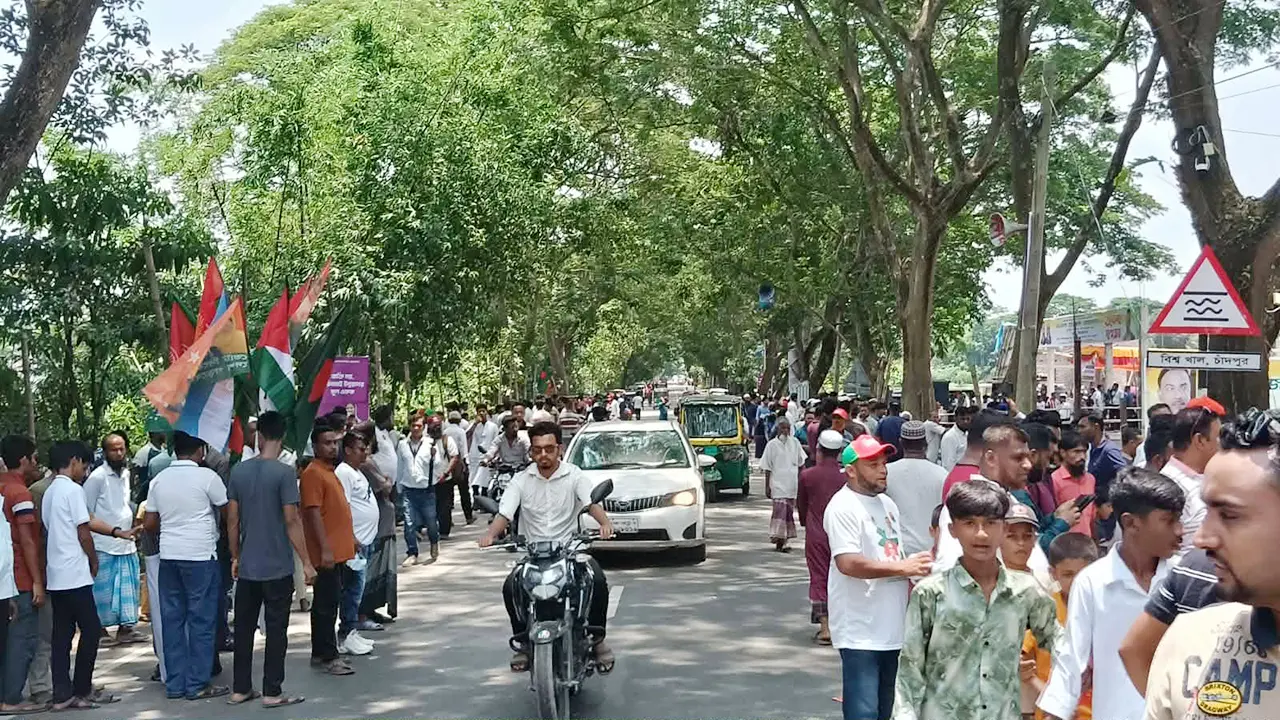 চাঁদপুরে খণ্ড খণ্ড মিছিল নিয়ে জড়ো হচ্ছেন বিএনপির নেতাকর্মীরা
