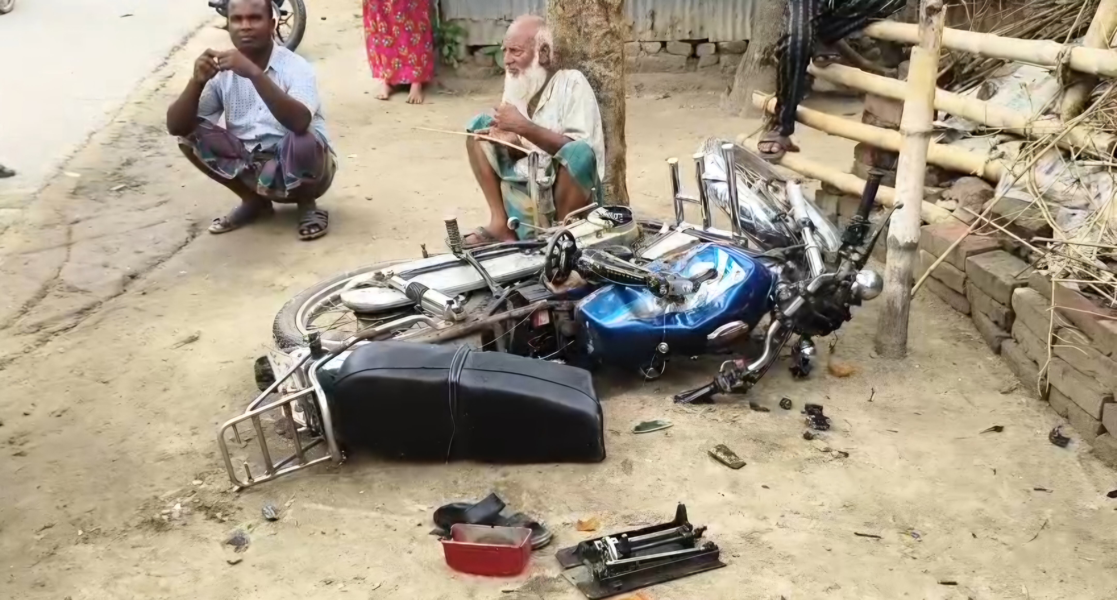 পাওনা টাকা চাওয়াকে কেন্দ্র করে গাংনীতে সংঘর্ষ, আহত ৩