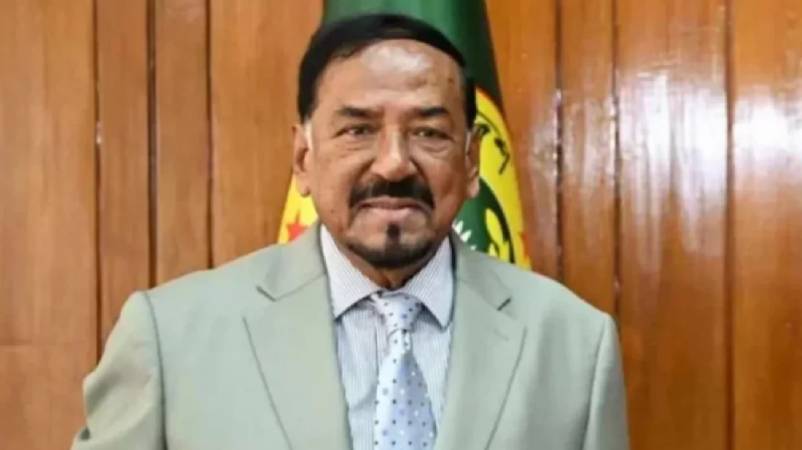 রাষ্ট্রপতি নির্বাচনে প্রথম ভোট দিলেন ভারপ্রাপ্ত রাষ্ট্রপতি হাফিজ উদ্দিন