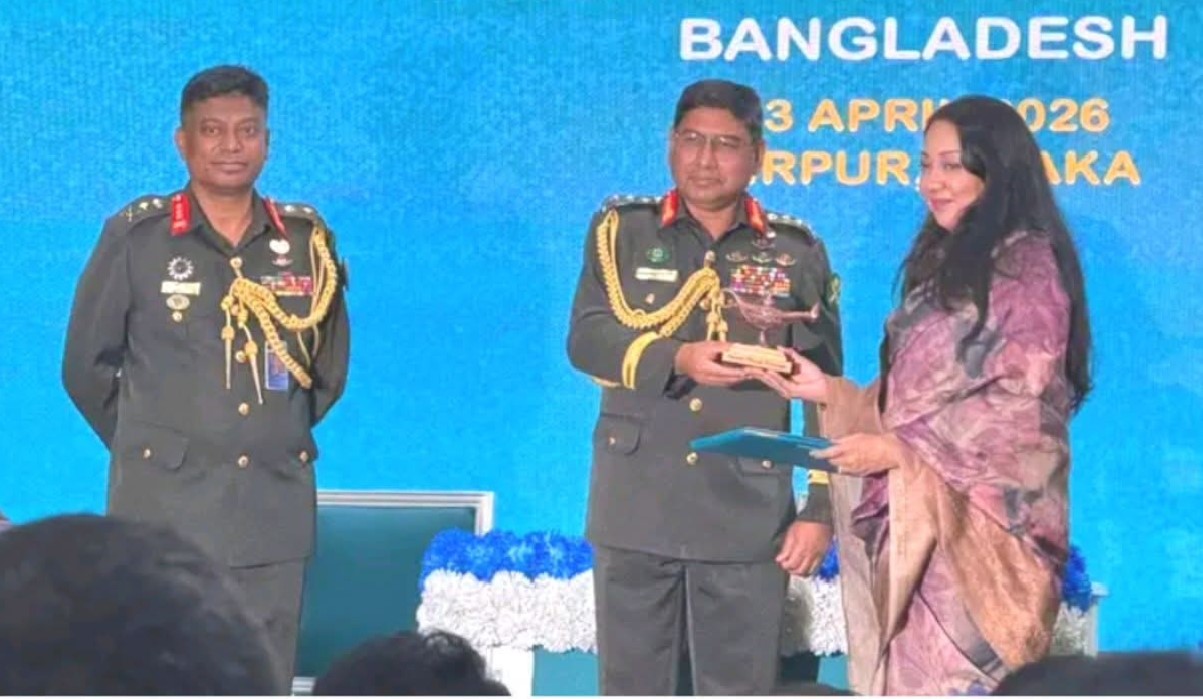 সেনা প্রধানের কাছ থেকে সন্মাননা স্মারক পেলেন এমপি নায়াব ইউসুফ