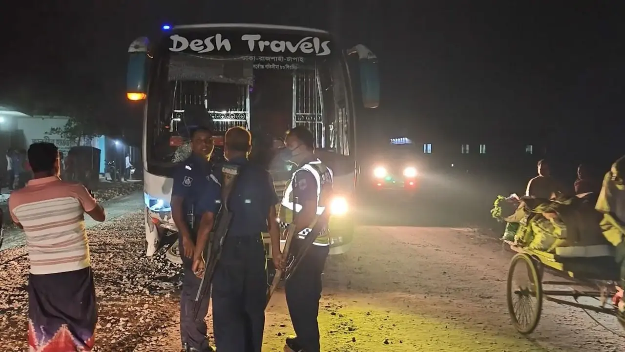 চাঁপাইনবাবগঞ্জে বাস চাপায় মোটরসাইকেল আরোহীর মৃত্যু