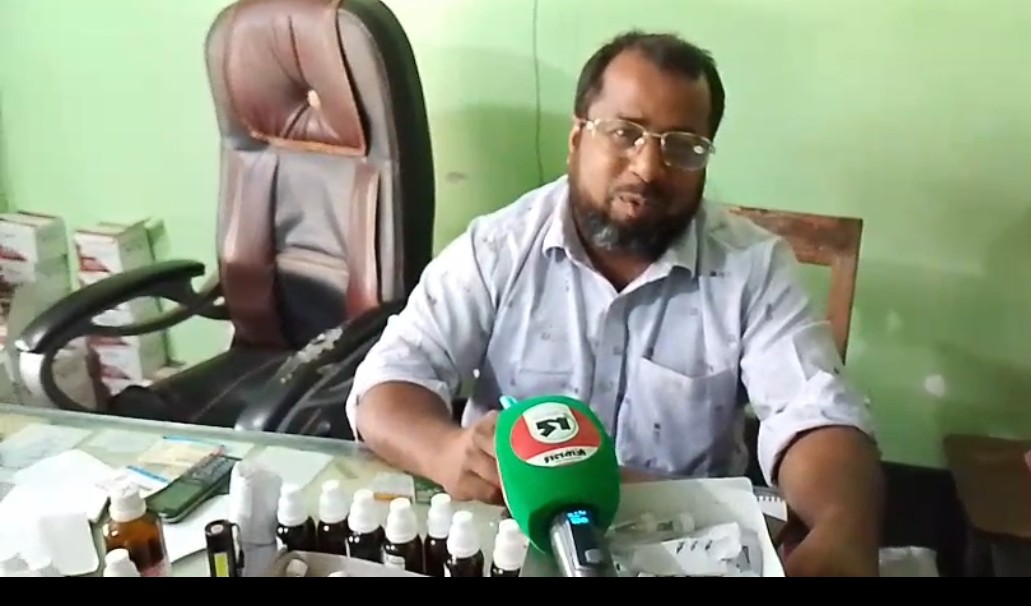 গোদাগাড়ীতে অষ্টম শ্রেণি পাসে চলছে ‘ডাক্তারি’, দিচ্ছেন ক্যান্সারের চিকিৎসাও!