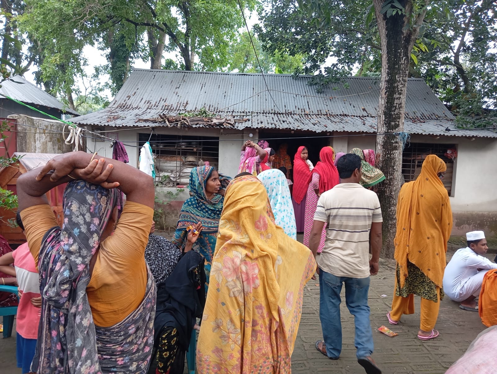 জীবননগরে গলায় ফাঁস দিয়ে কিশোরীর আত্মহত্যা
