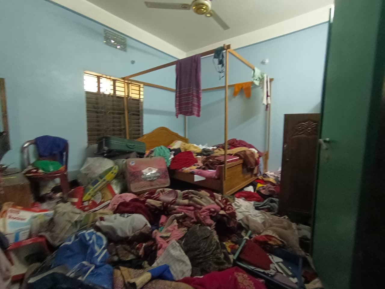 মীরসরাইয়ে পরিবারের সদস্যদের হাত-পা বেঁধে জিম্মি করে ডাকাতি, স্বর্ণ অলংকার লুট