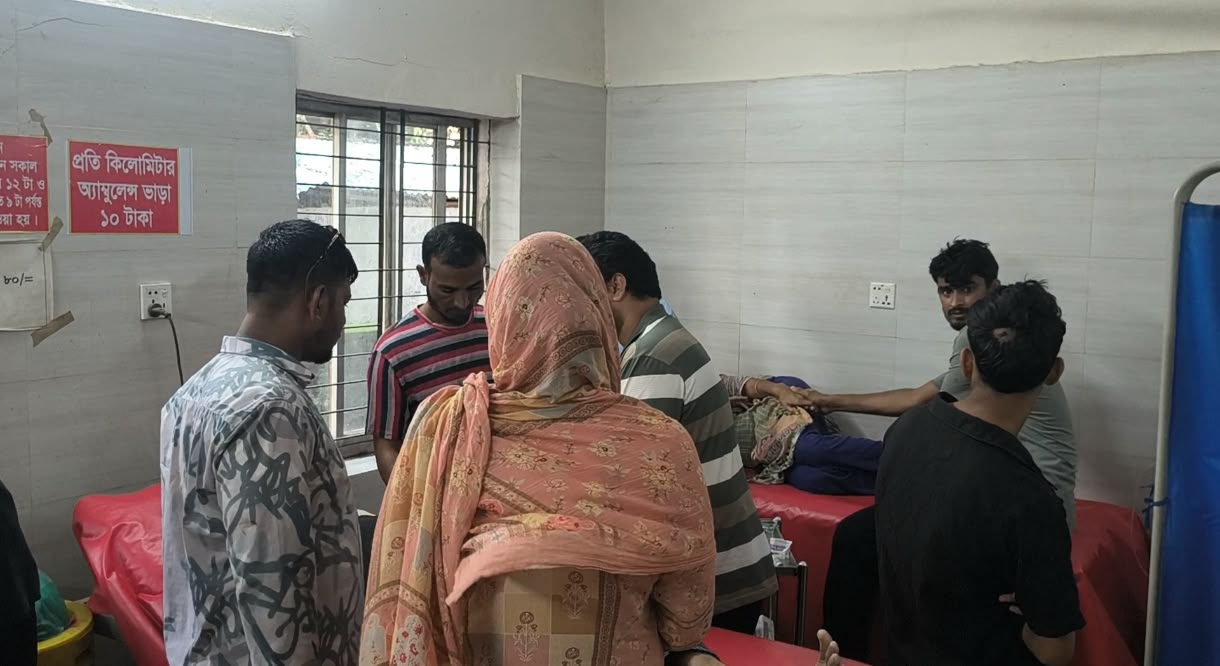 জমি নিয়ে বিরোধের জেরে সোনারগাঁয়ে দু'পক্ষের রক্তক্ষয়ী সংঘর্ষ, নারীসহ আহত ১০