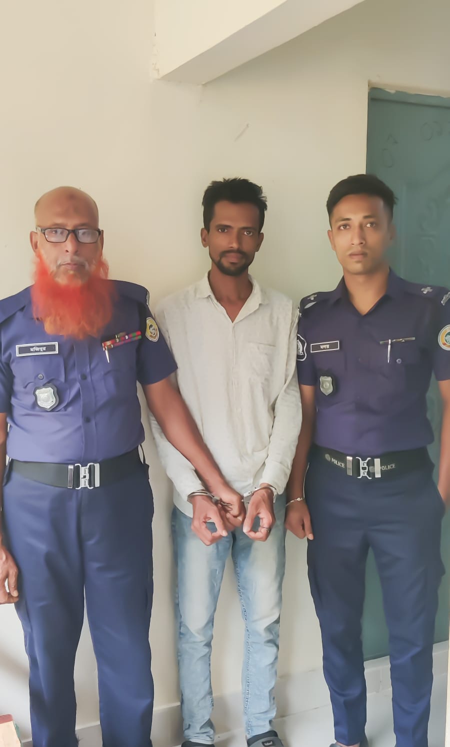 আদালত চত্বরে সামী ও স্ত্রীকে মারধর আসামীর পরে একজনকে তিন মাসের কারাগন্ড