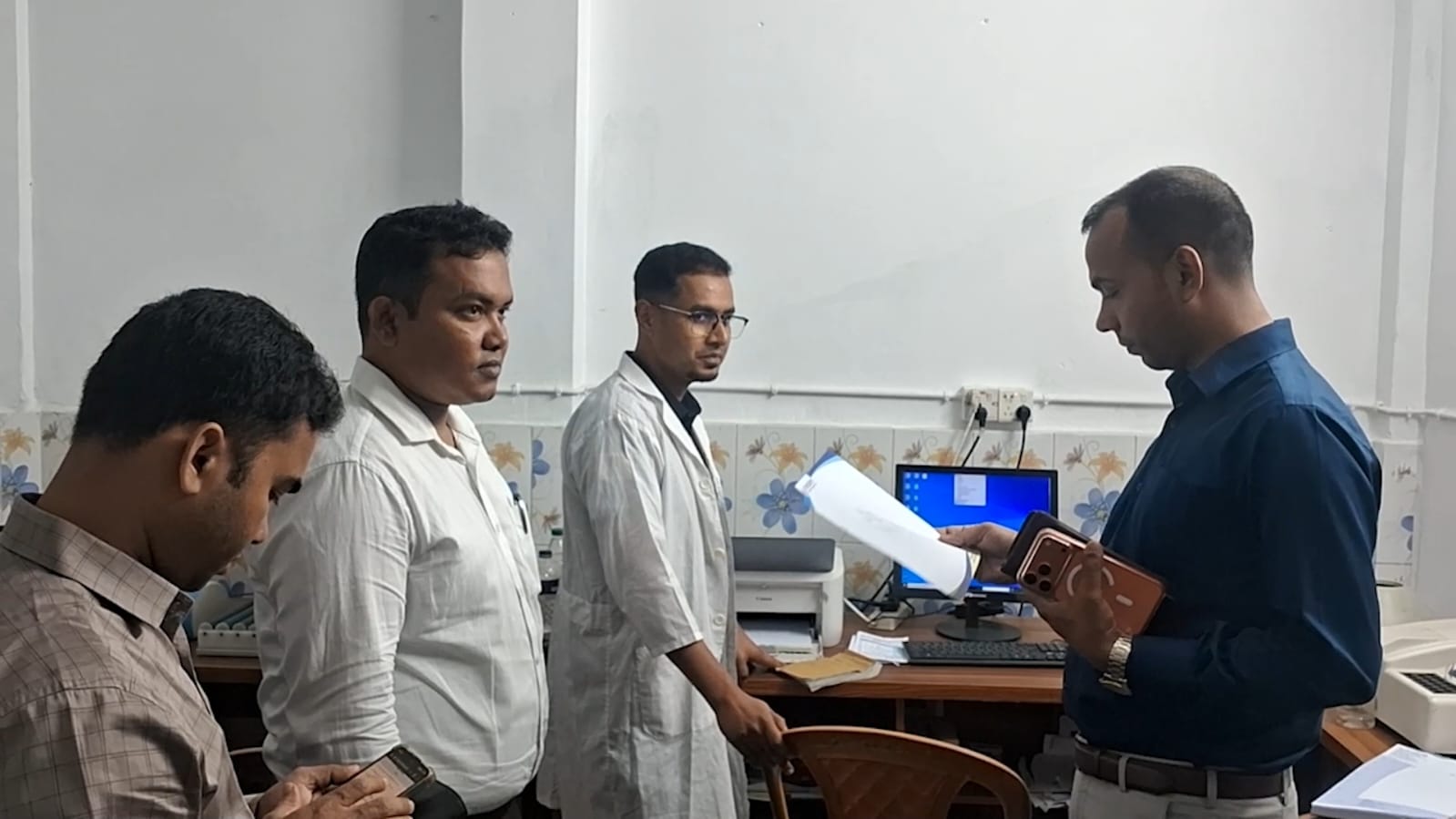 যশোরে অভয়নগরে অভিযানে একটি ক্লিনিক সিলগালা,অপরটিতে জরিমানা