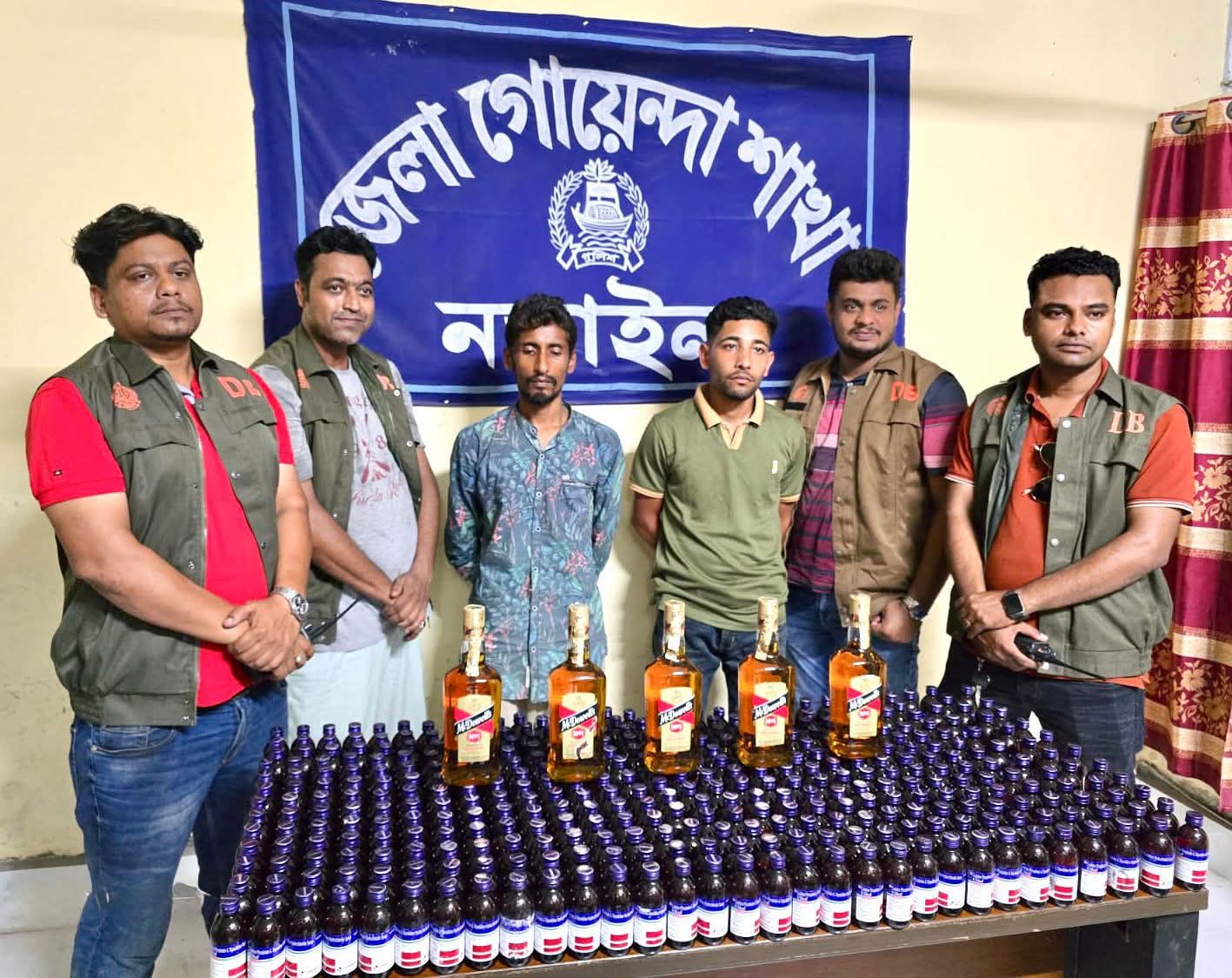 নড়াইলে ৩৯৮ বোতল ইসকাফ ও বিদেশি মদসহ গ্রেপ্তার ২