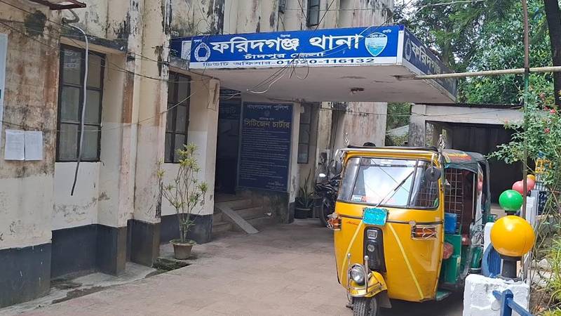 ফরিদগঞ্জে স্কুলছাত্রীকে ধর্ষণের অভিযোগ, বৃদ্ধ গ্রেপ্তার