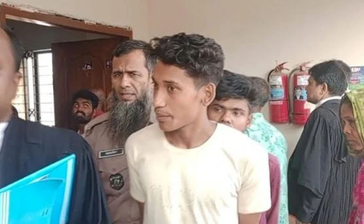 উত্তরায় শপিং কমপ্লেক্সে ভাঙচুরের ঘটনায় ১১ আসামি রিমান্ডে