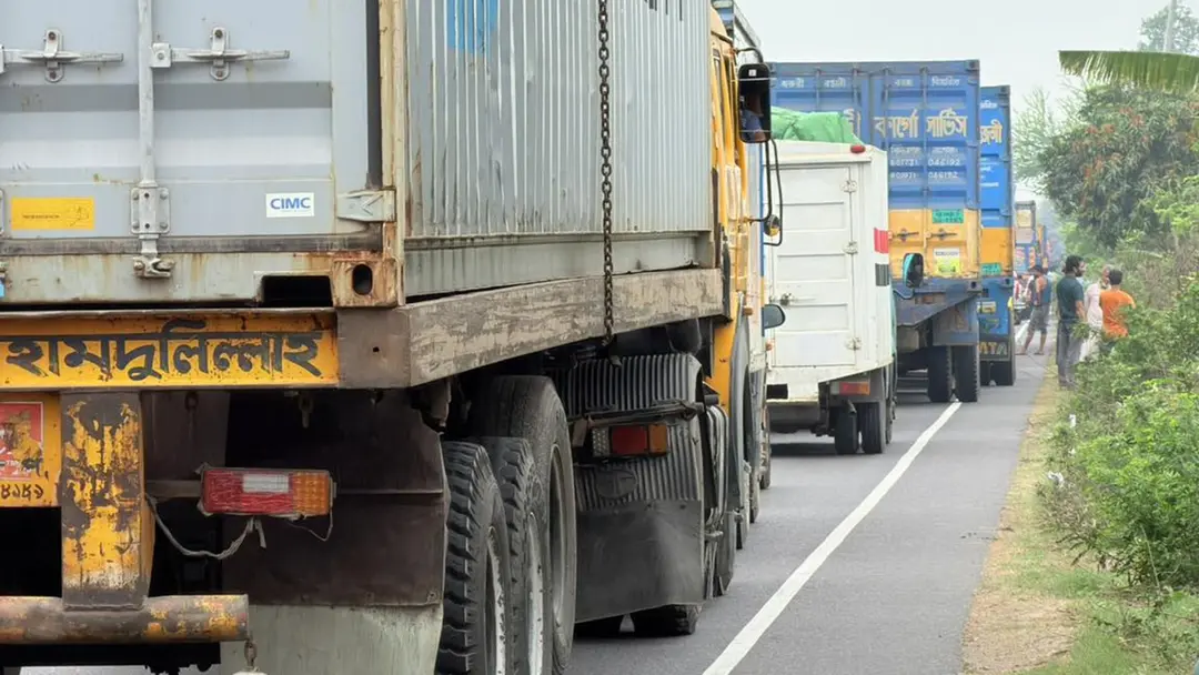 ঢাকা-চট্টগ্রাম মহাসড়কে ৮ কিমি যানজট