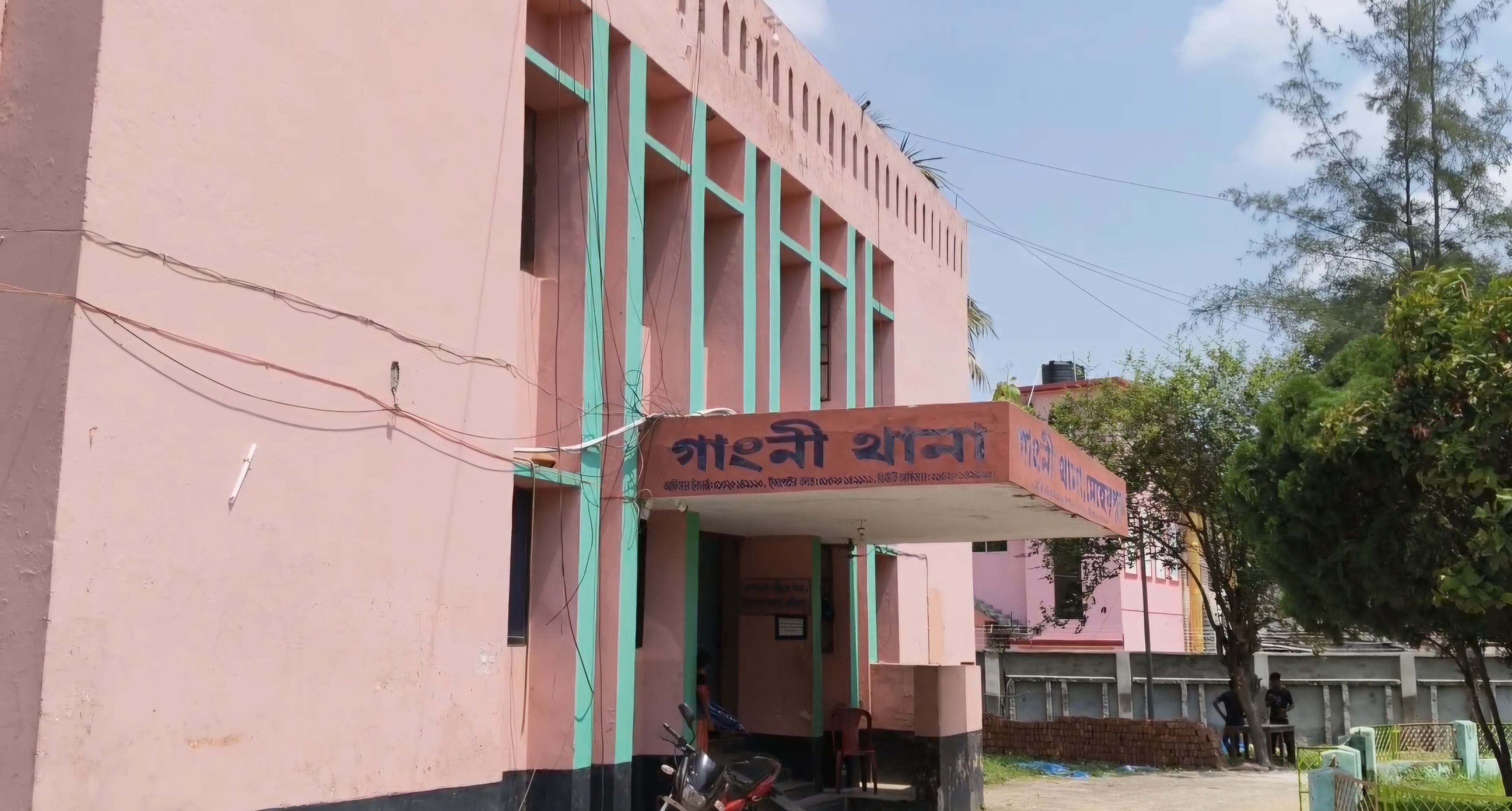 মেহেরপুরে বোমা সদৃশ বস্তু উদ্ধার