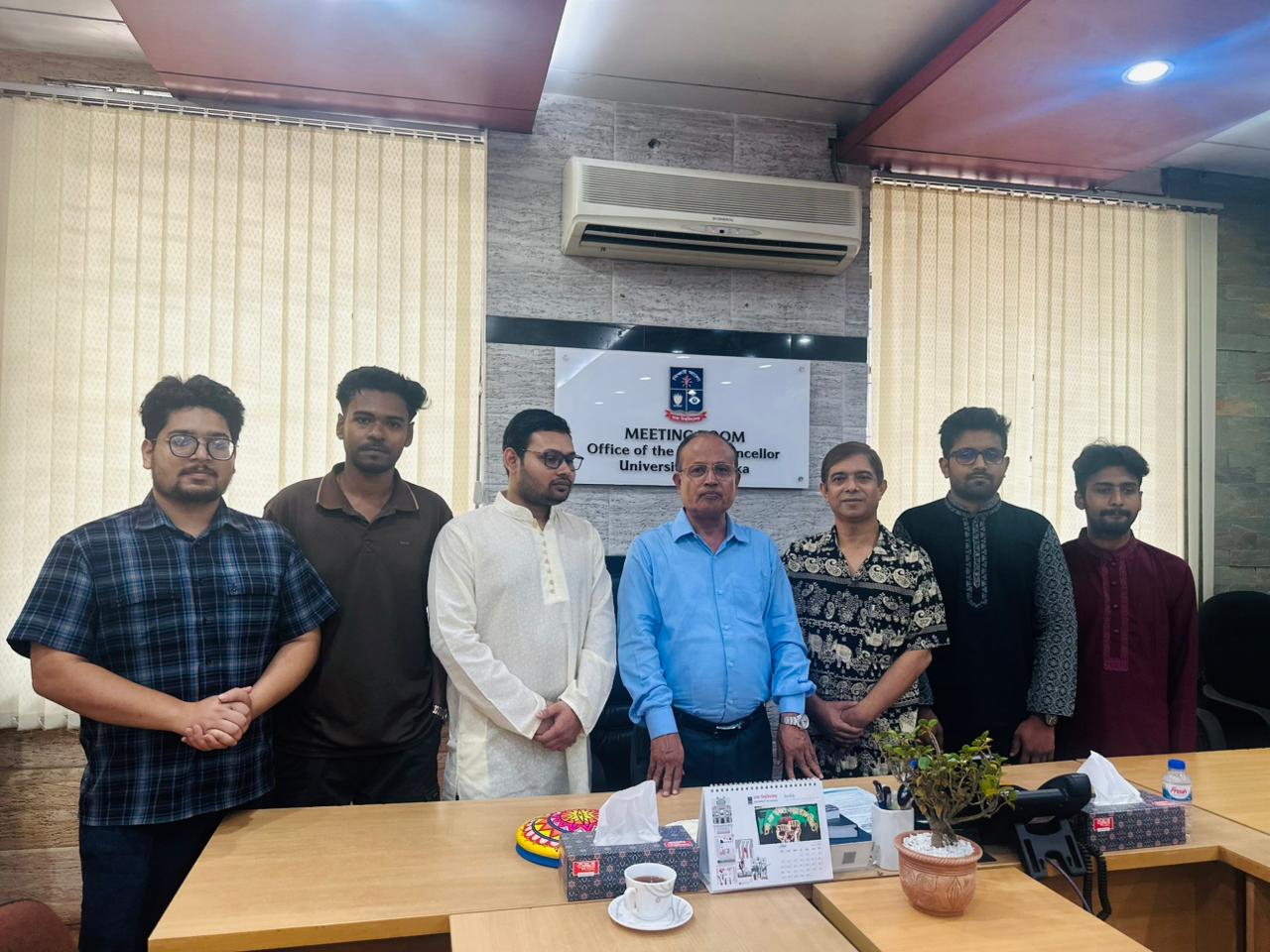 প্রতিবন্ধী শিক্ষার্থীদের অধিকার নিশ্চিতে ঢাবি প্রশাসনের কাছে স্মারকলিপি