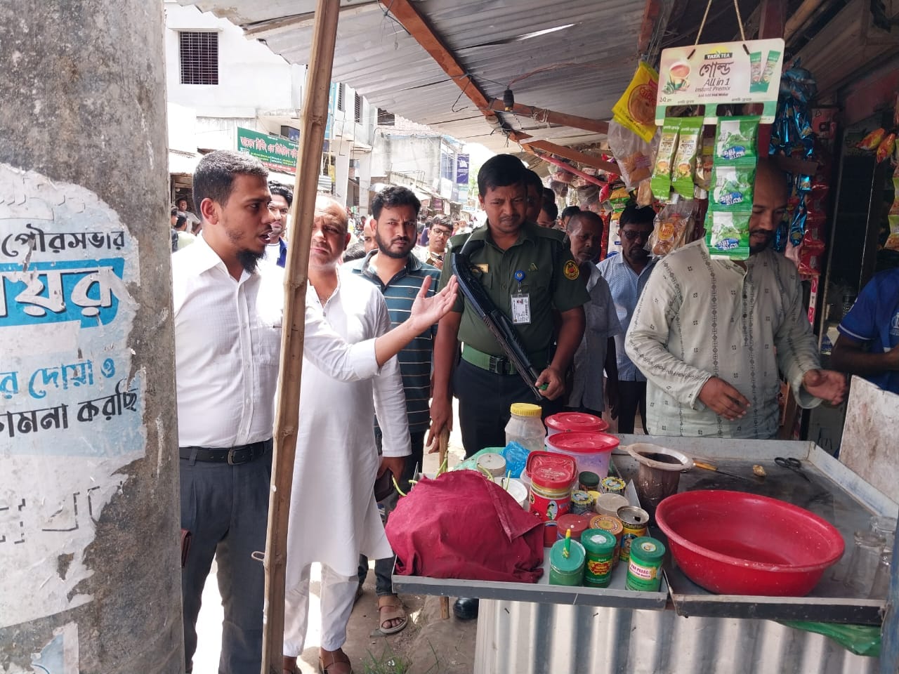 রাজবাড়ীর পাংশায় ফুটপাত দখলমুক্ত করতে উচ্ছেদ অভিযান