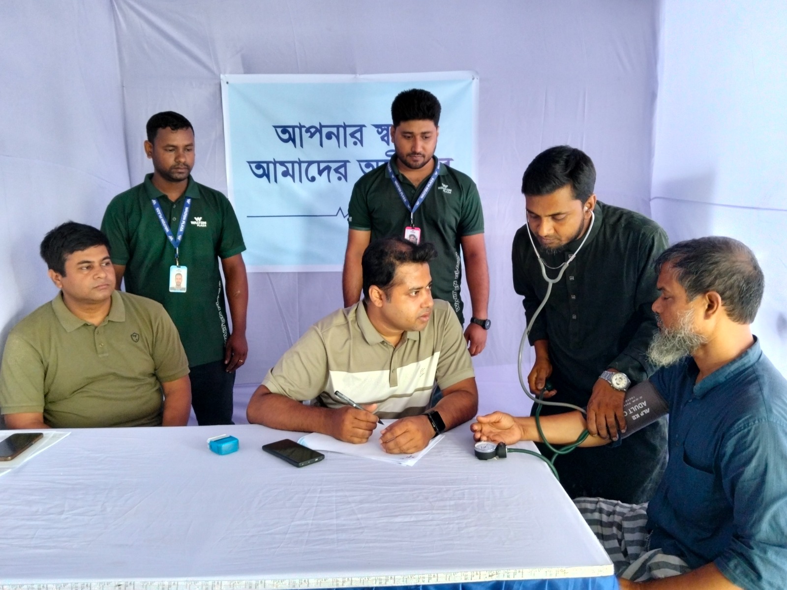 ঝিনাইদহে ওয়ালটনের বিনামূল্যে মেডিকেল ক্যাম্প, স্বাস্থ্যসেবা পেলেন শতাধিক মানুষ