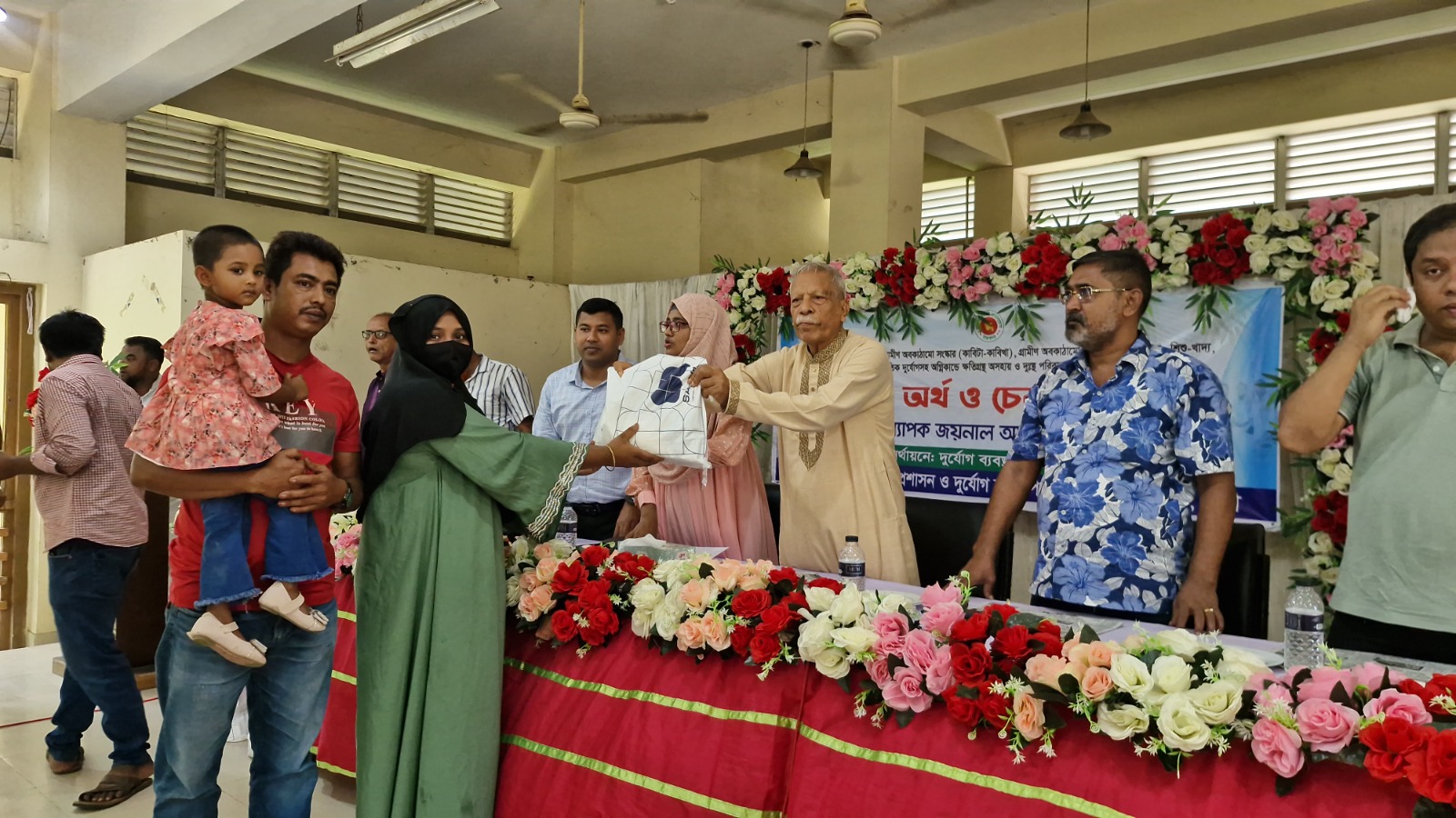 ফেনীতে ৫৫ লাখ টাকার টিআর-কাবিখার চেক বিতরণ