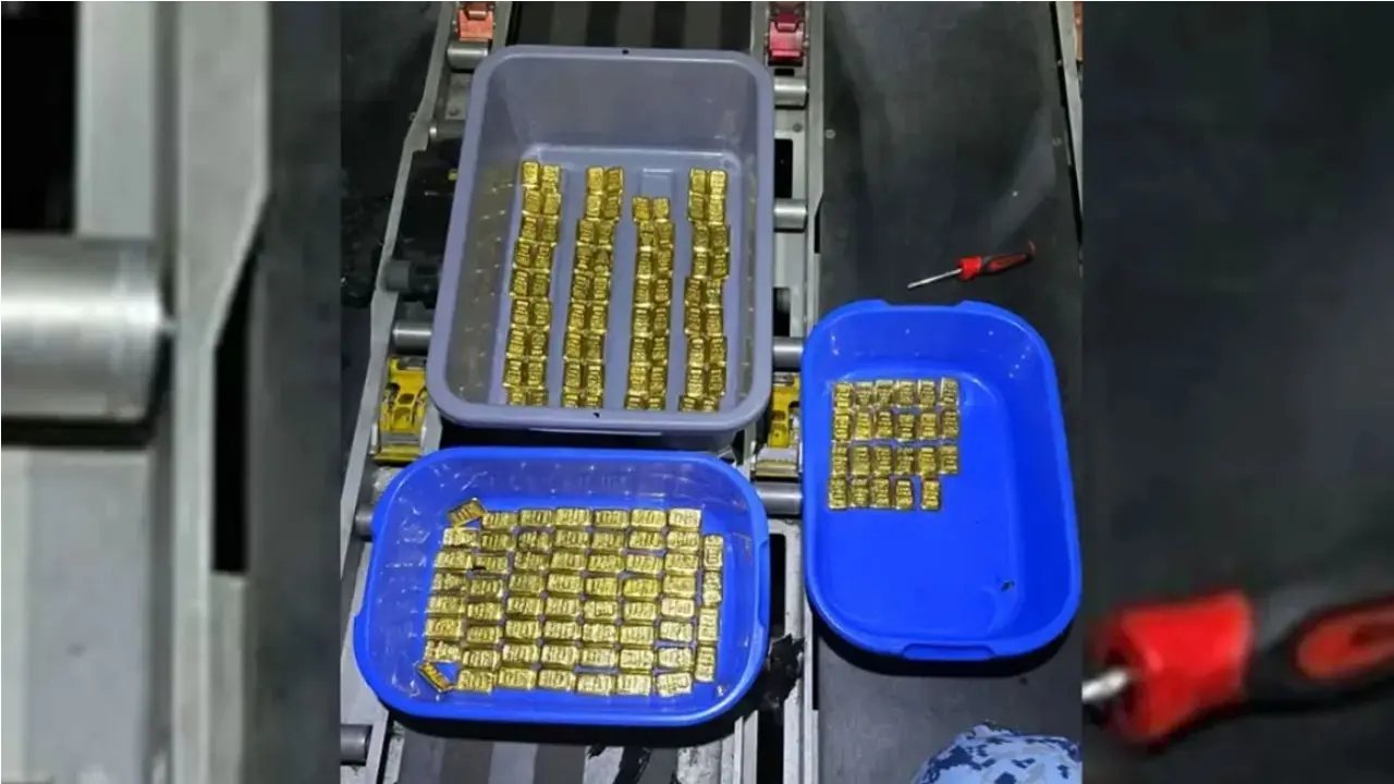 বিমানের টয়লেটে ১৮ কেজি স্বর্ণ : পাইলট-ক্রু-যাত্রী সবার তথ্য তলব