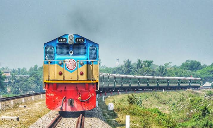 ডিজেলের মজুত কমে যাওয়ায় উদ্বেগ, ঈদের পর ট্রেন চলাচলে বিঘ্নের শঙ্কা