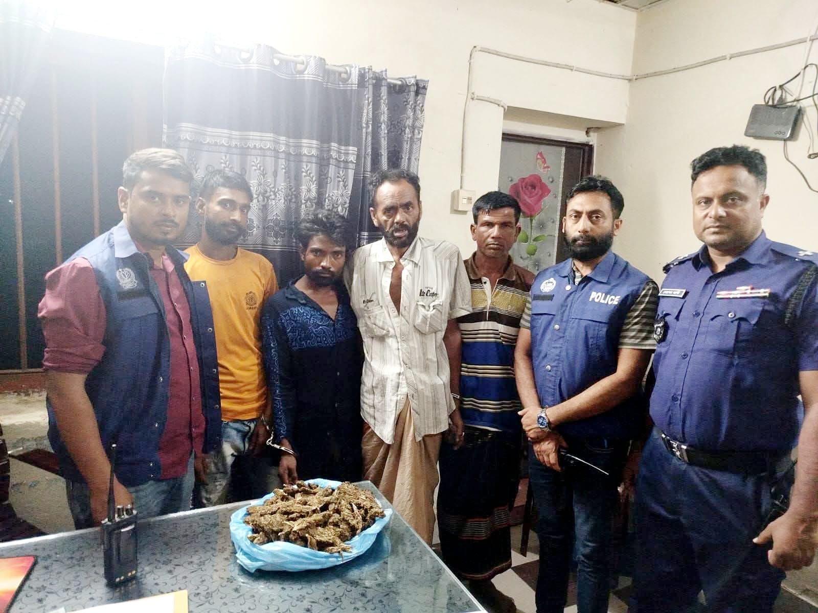 শেরপুর ফাঁড়ি পুলিশের অভিযানে গাঁজাসহ আটক- ৪