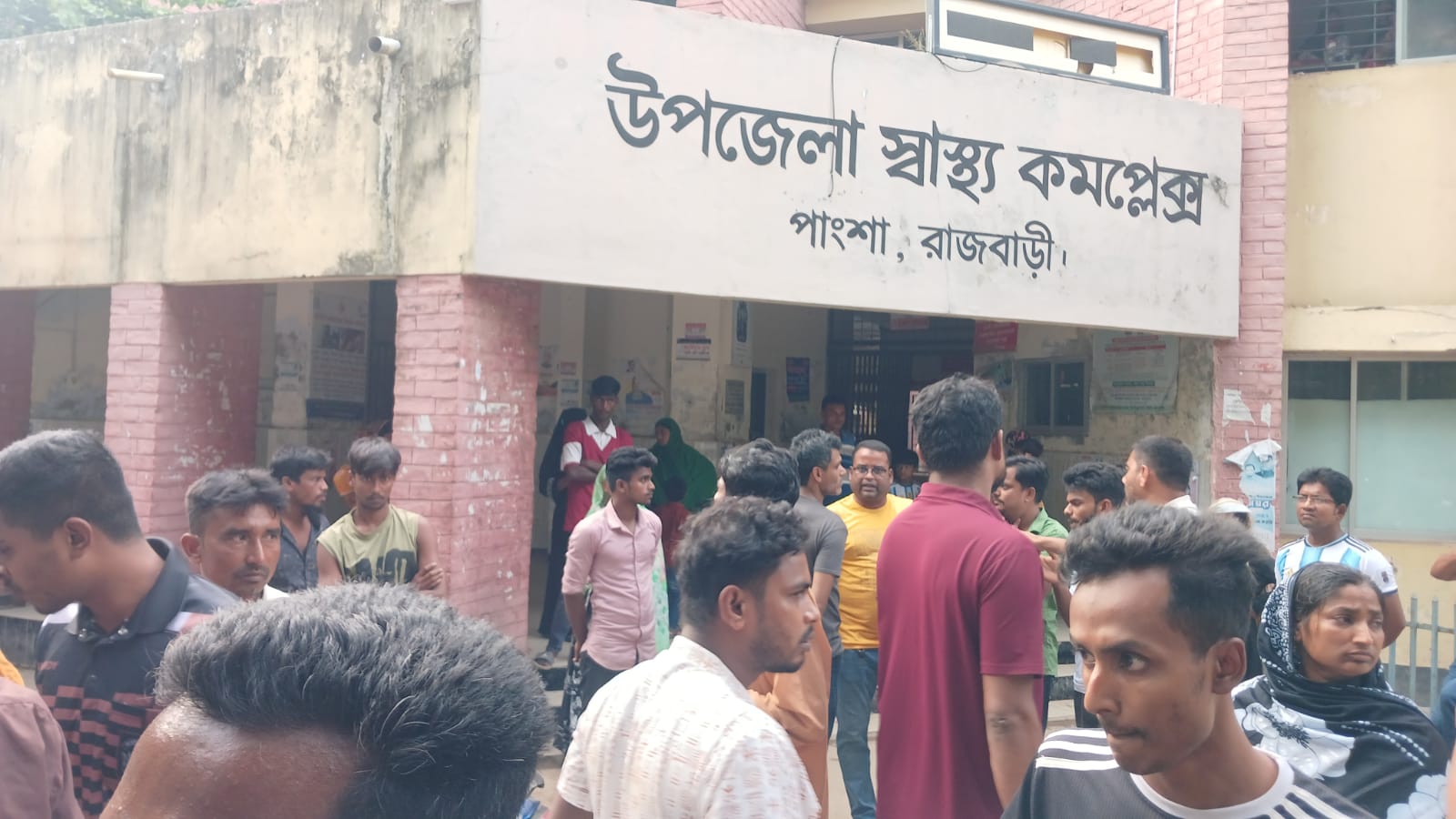 ডাক্তারের ভুল চিকিৎসায় রোগীর মৃত্যুর অভিযোগ, স্বজনদের বিক্ষোভ