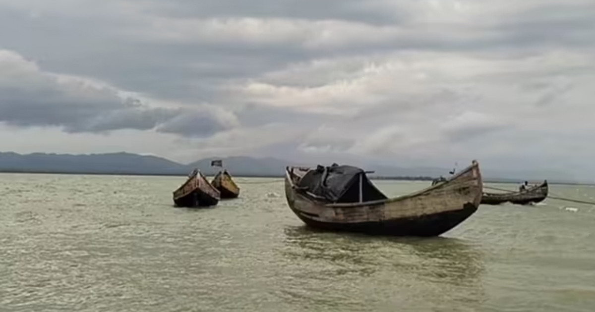 নাফ নদী থেকে ১৩ জেলেকে ধরে নিয়ে গেছে আরাকান আর্মি