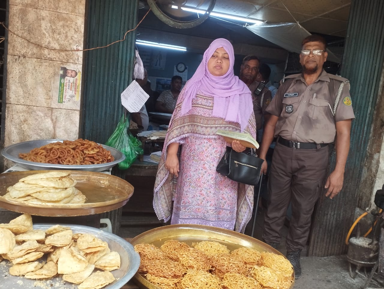 খুলনায় ভোক্তার অভিযানে হাসপাতালসহ বিভিন্ন  প্রতিষ্টানে জরিমানা ১ লক্ষ ৩৩ হাজার