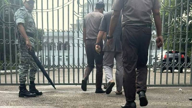 ওবায়দুল কাদেরসহ সাতজনের মৃত্যুদণ্ডের পর সুপ্রিম কোর্টের সামনে ককটেল বিস্ফোরণ