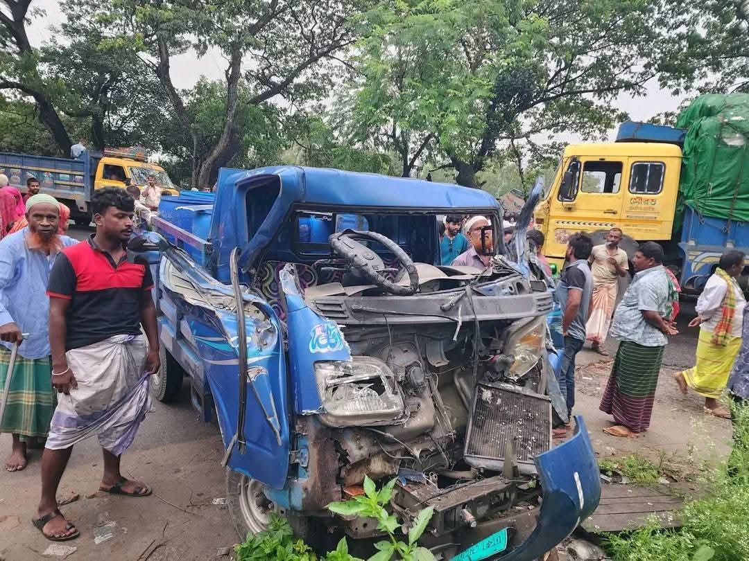সিরাজগঞ্জে ট্রাক-পিকআপ সংঘর্ষে চালক ও ব্যবসায়ীর মৃত্যু
