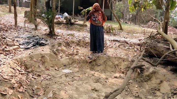 সড়ক নির্মাণে ‘মাটি কেলেঙ্কারি’: জমি কেটে নেওয়ায় ঝুঁকিতে শতাধিক পরিবার, ঘুষে ধামাচাপার অভিযোগ