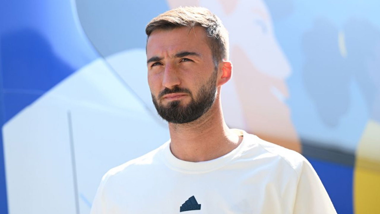 ব্রায়ান ক্রিস্তান্তে: বিশ্বাসের পথ ধরে বেদনার গন্তব্যে