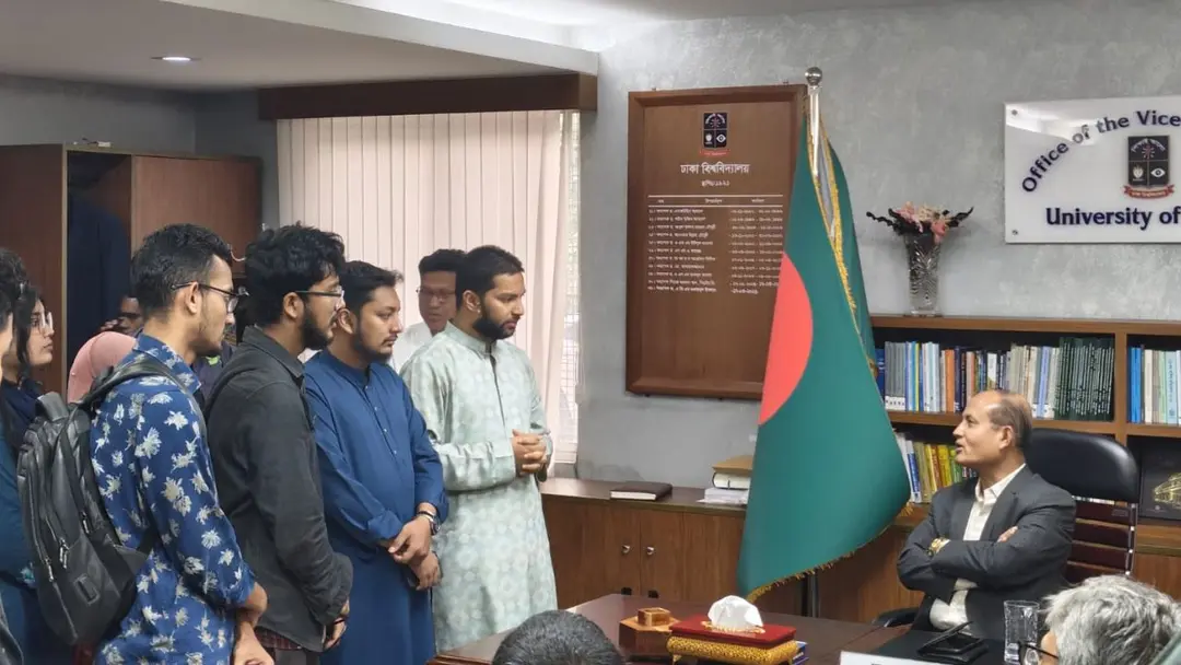 যৌন নির্যাতনের অভিযোগে অভিযুক্ত ঢাবি শিক্ষক এরশাদ হালিমের বিচার দাবি