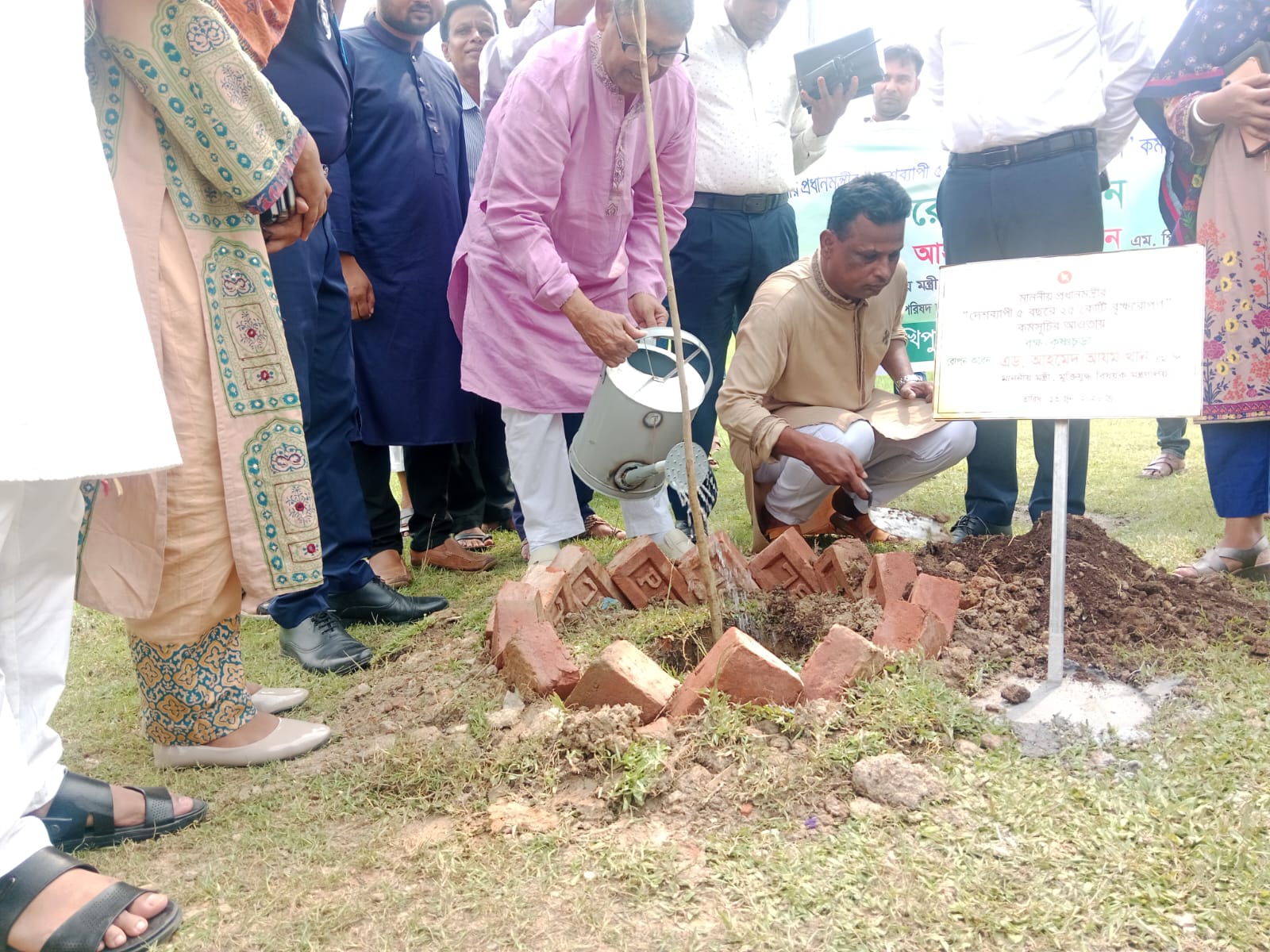 সখীপুরে বৃক্ষরোপন অভিযানের উদ্বোধন করলেন মুক্তিযুদ্ধ বিষয়ক মন্ত্রী এ্যাডভোকেট আহমেদ আযম খান