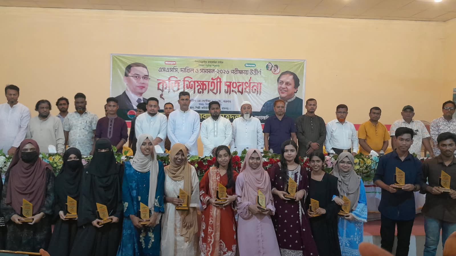রামগ‌ড়ে এসএস‌সি উত্তীর্ণ শিক্ষার্থী‌দের সংবর্ধনা দি‌য়ে‌ছে ছাত্রদল