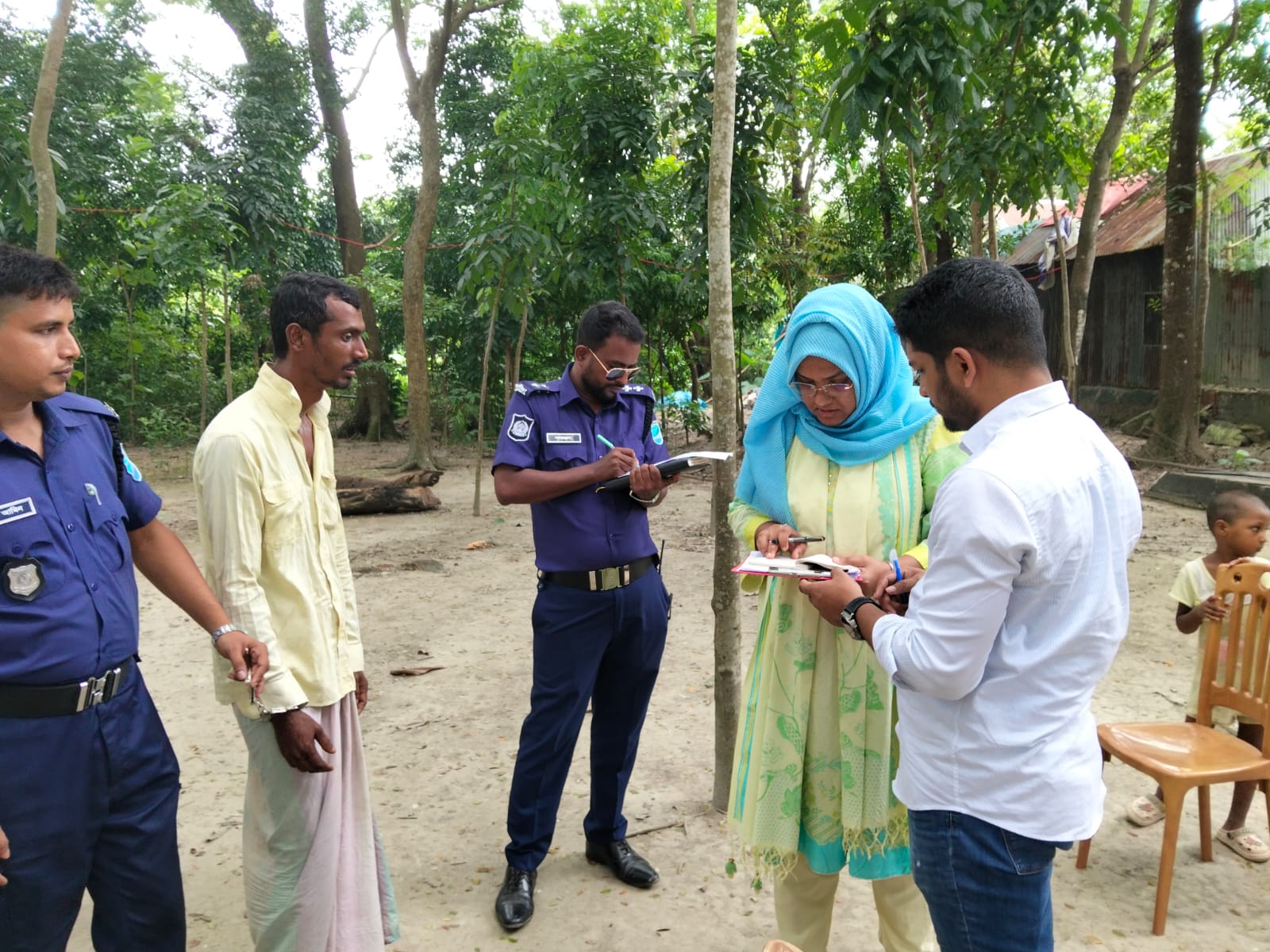 সিরাজদিখানে গাঁজা সেবনের দায়ে যুবকের ৬ মাসের কারাদণ্ড