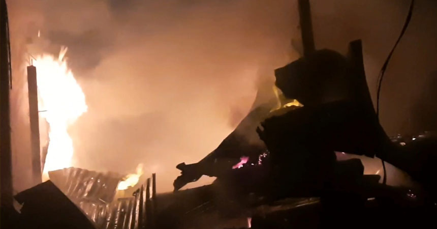 নারায়ণগঞ্জে গোডাউনে আগুন, অল্প সময়েই নিয়ন্ত্রণে ফায়ার সার্ভিস