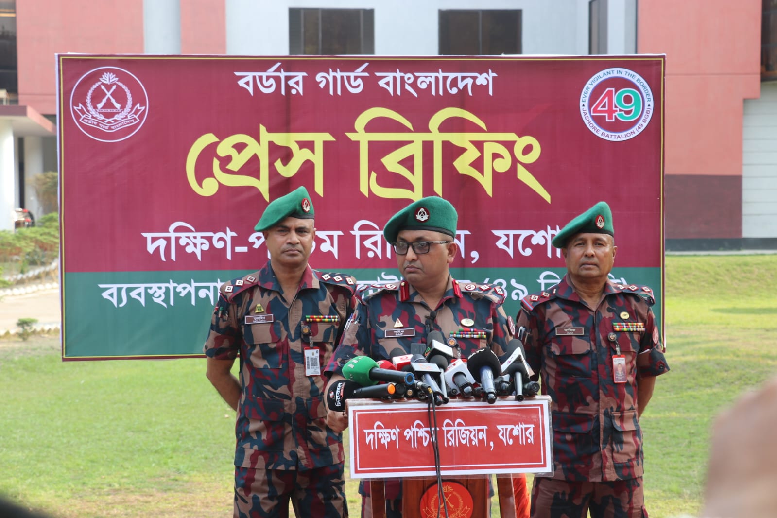 জ্বালানি তেলের অবৈধ মজুদ ও পাচার রোধে সক্রিয় বিজিবি