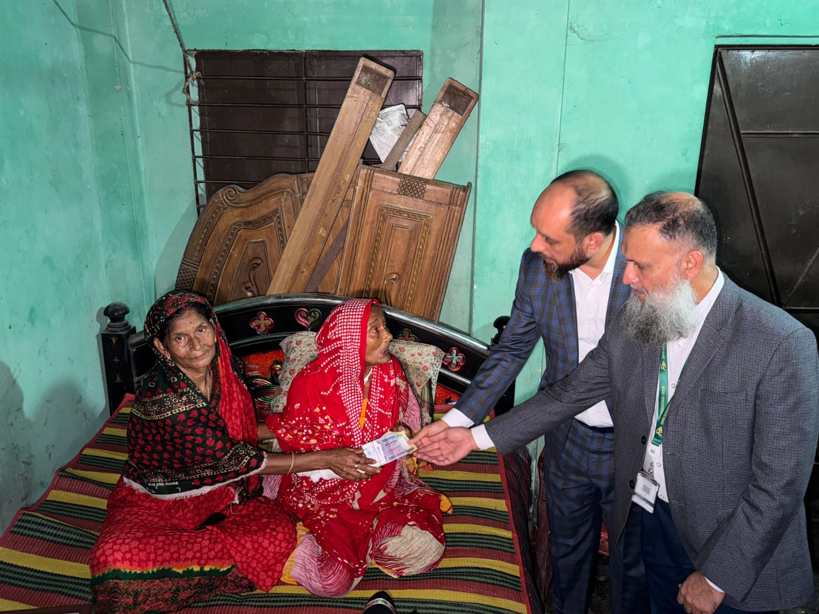 চিকিৎসা কষ্টে থাকা কাঙালিনী সুফিয়ার দায়িত্ব নিলো বসুন্ধরা ফাউন্ডেশন