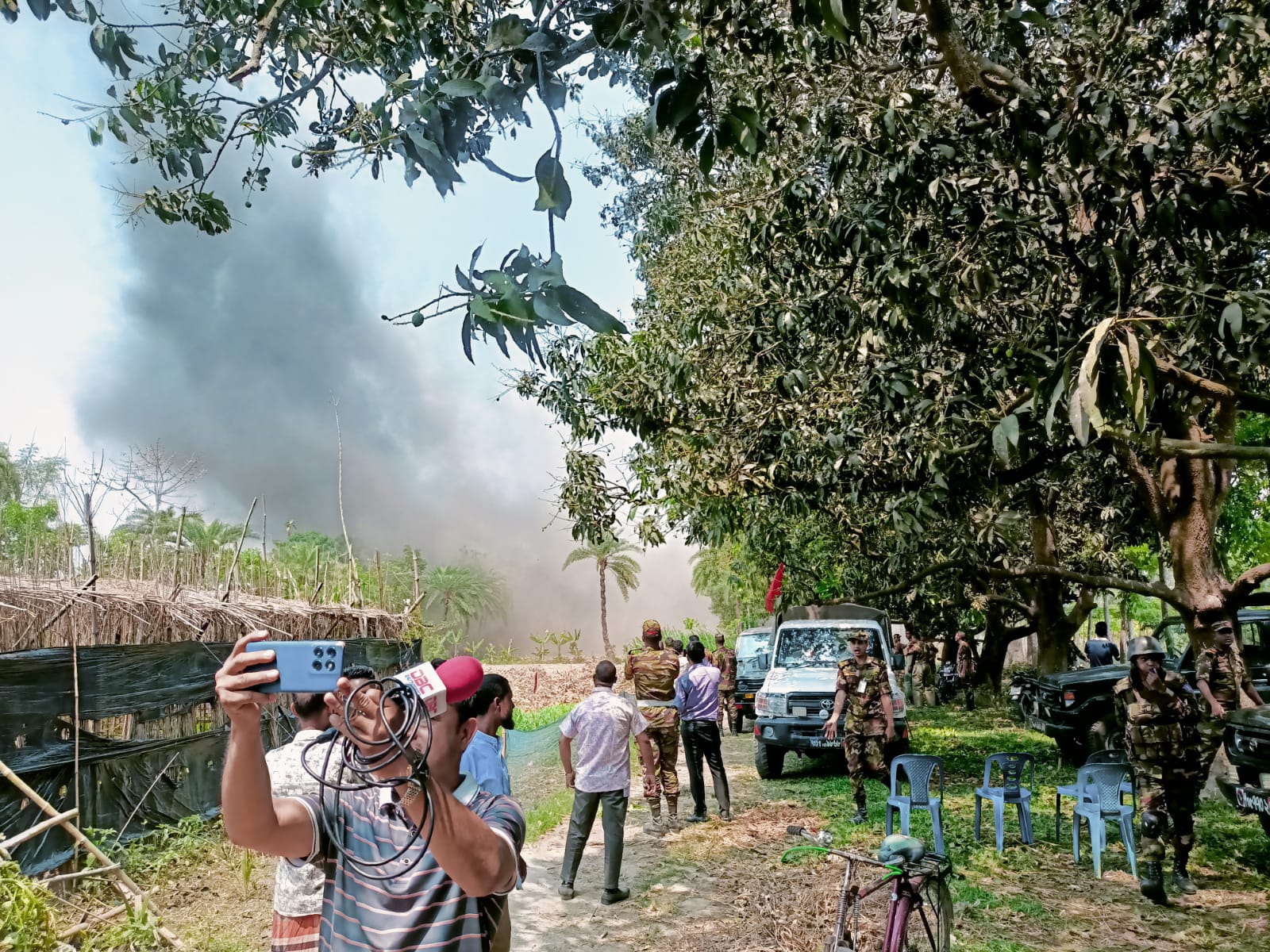 চুয়াডাঙ্গায় ফসলের জমিতে পাওয়া পাকিস্তান আমলের ৭ ল্যান্ডমাইন, নিরাপদে নিষ্ক্রিয় করলো সেনাবাহিনী