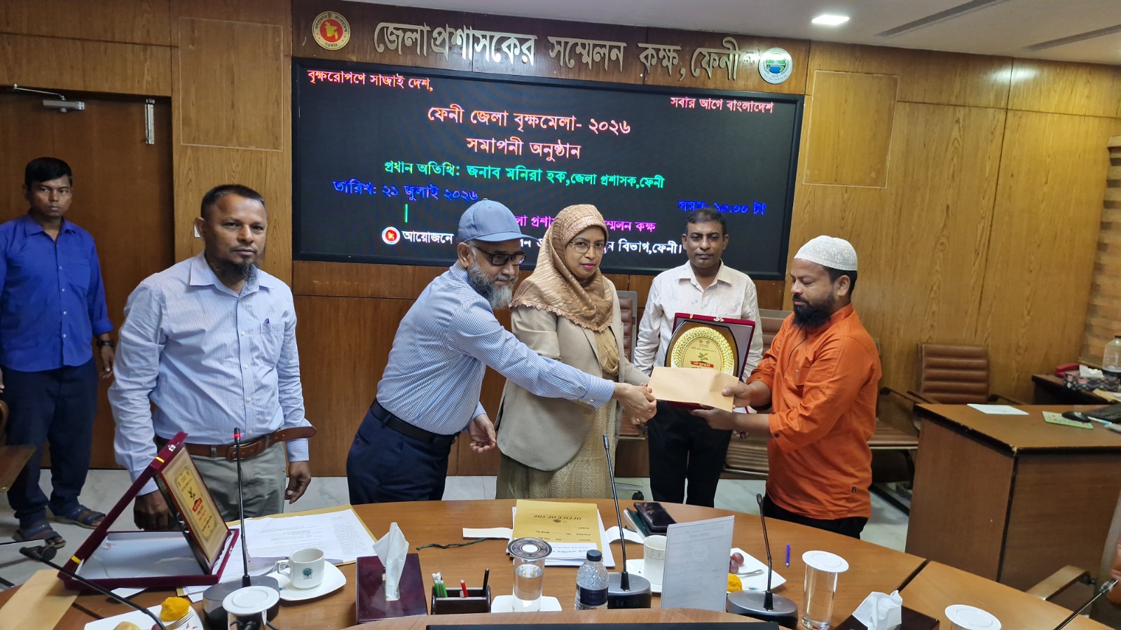 ফেনীতে ৭ দিনব্যাপী বৃক্ষমেলা সমাপনীতে সেরা নার্সারি ও চিত্রাঙ্গনে বিজয়ীদের মধ্যে পুরস্কার বিতরণ