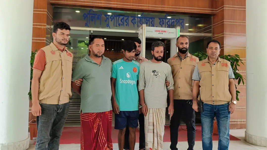 চুরি হওয়া কোটি টাকার কষ্টিপাথরের প্রতিমাসহ অলংকার উদ্ধার, গ্রেপ্তার ৪