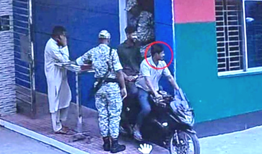 শ্যালিকাকে নিয়ে উধাও পুলিশ কনস্টেবল, বরখাস্ত