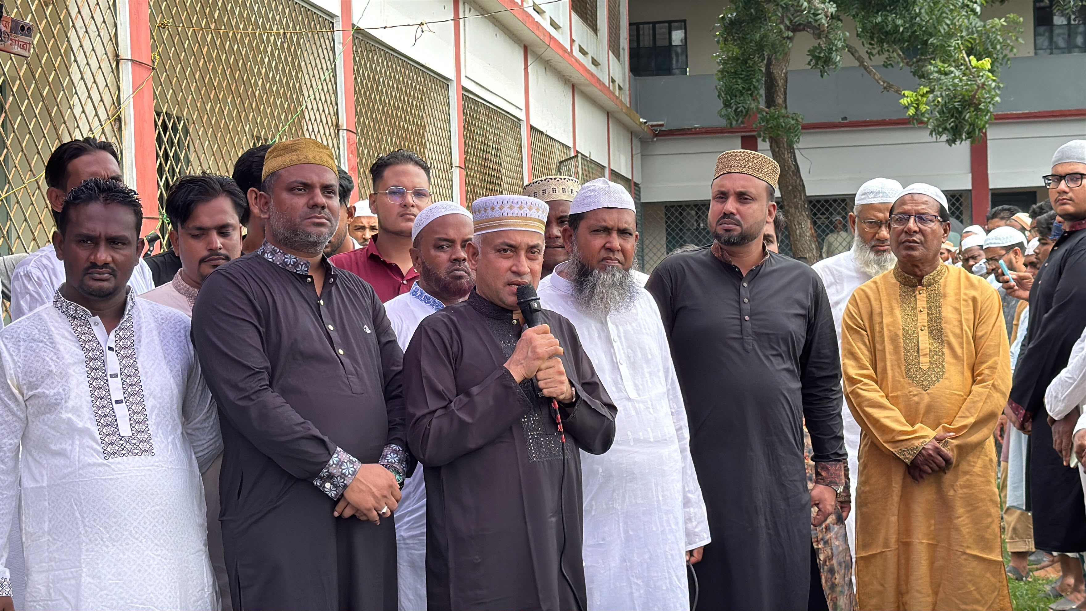 বর্ষীয়ান রাজনীতিবিদ লায়ন অ্যাডভোকেট আব্দুর রাজ্জাক খানের জানাজার নামাজ সম্পন্ন