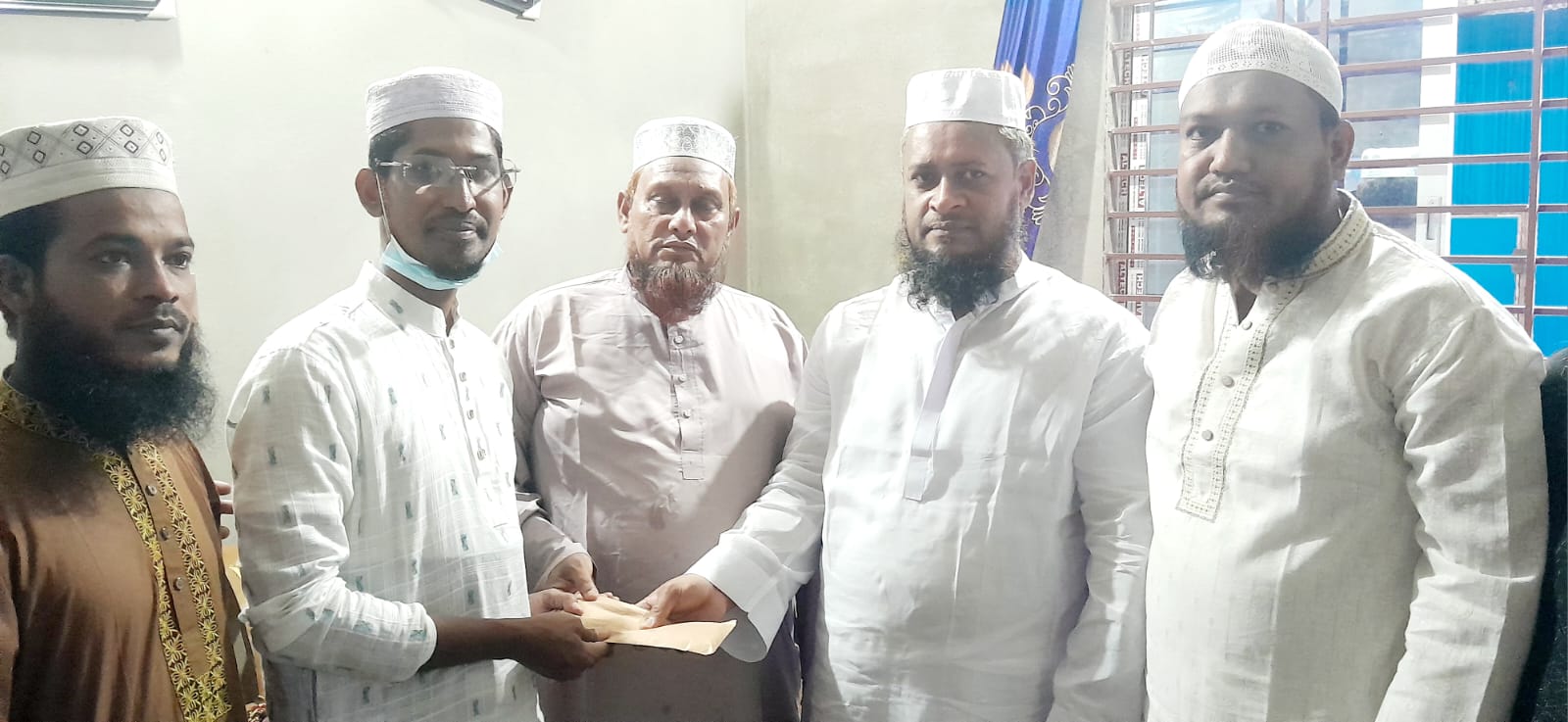 ফেনীর ছনুয়ায় ক্যান্সার আক্রান্ত রোগীর চিকিৎসায় জামায়াতের মানবিক সহায়তা