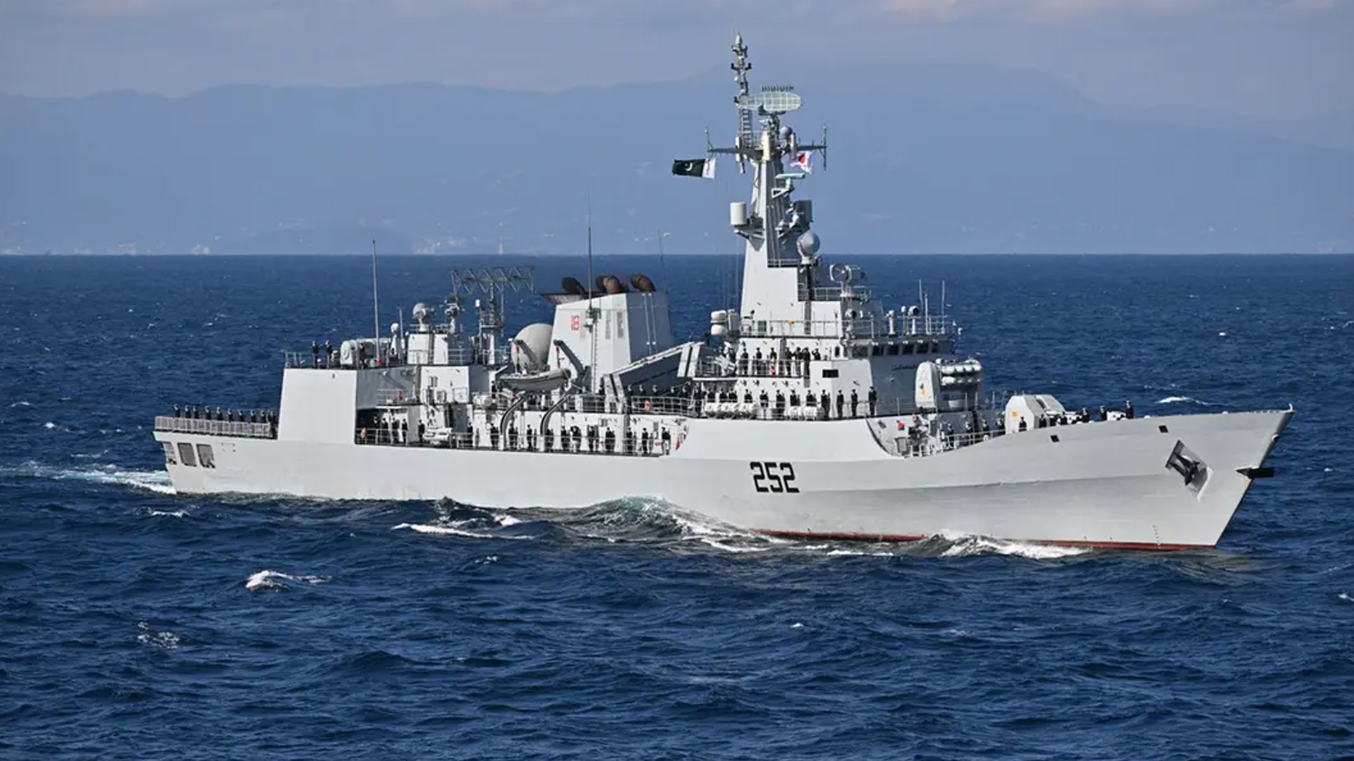 আরব সাগর থেকে বাংলাদেশিসহ ১৮ নাবিক উদ্ধার করল পাকিস্তান নৌবাহিনী