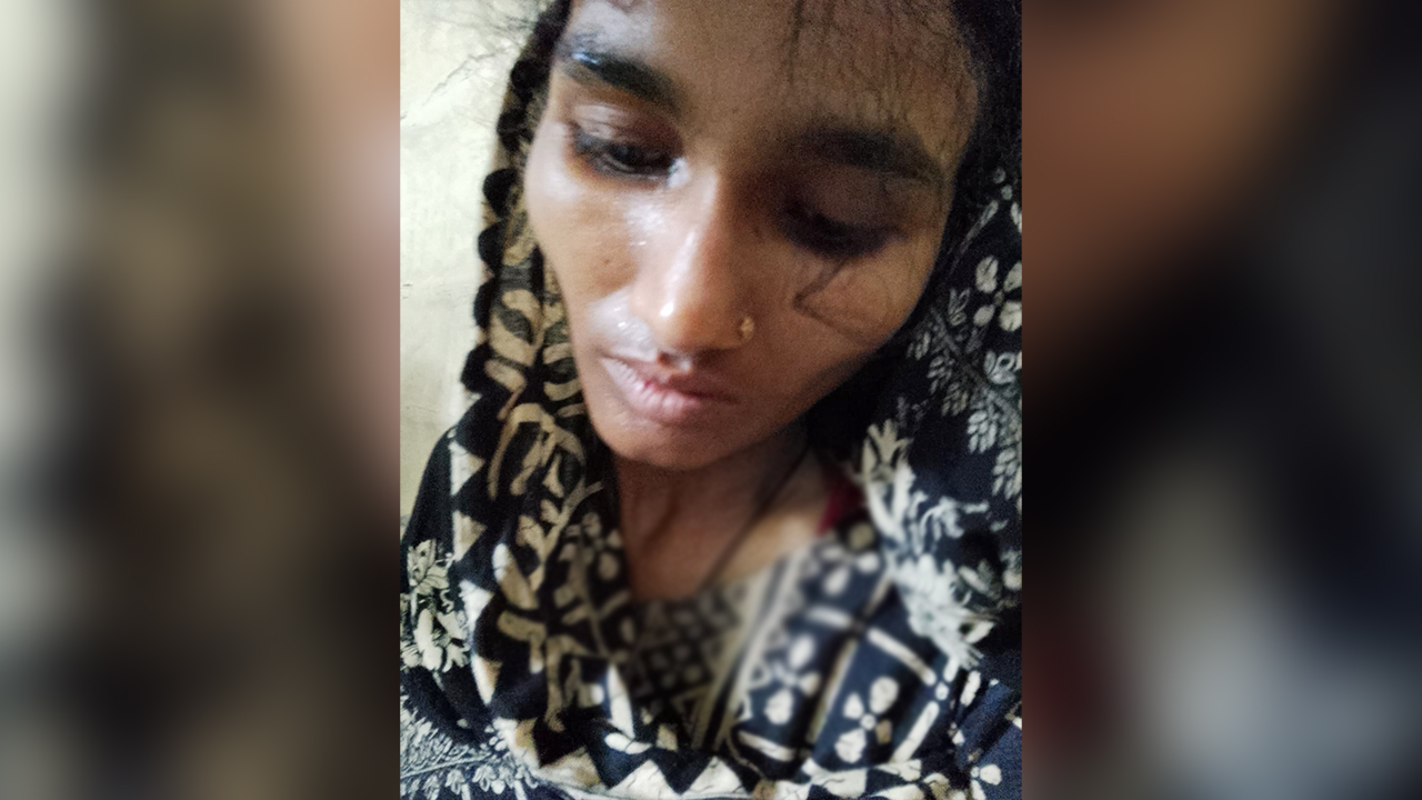 মেয়েকে গলা কেটে হত্যা করলেন মা
