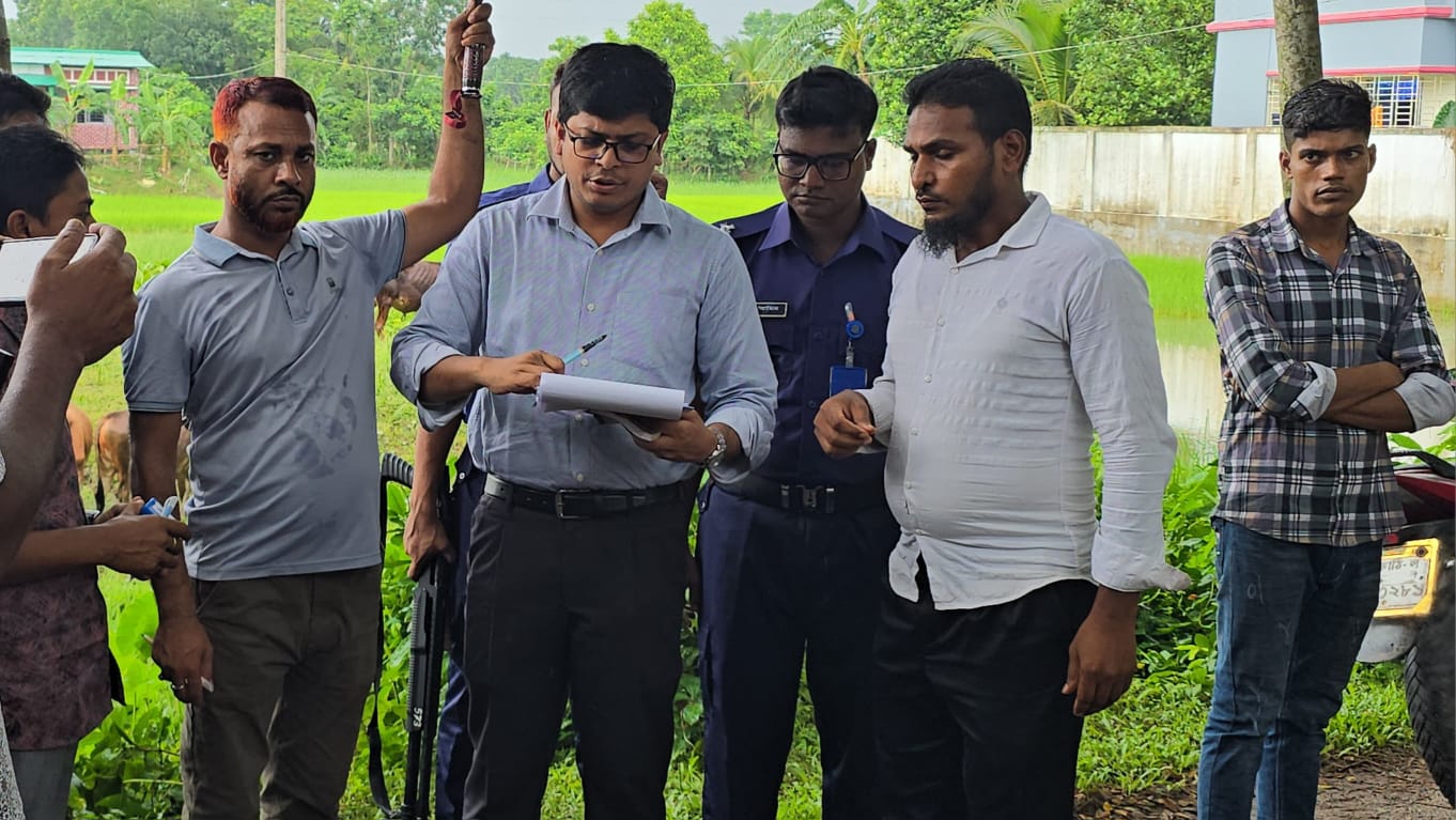 ঝালকাঠিতে অবৈধ বালু সরবরাহ: ৪ বাল্কহেড জাহাজকে ২ লাখ টাকা জরিমানা