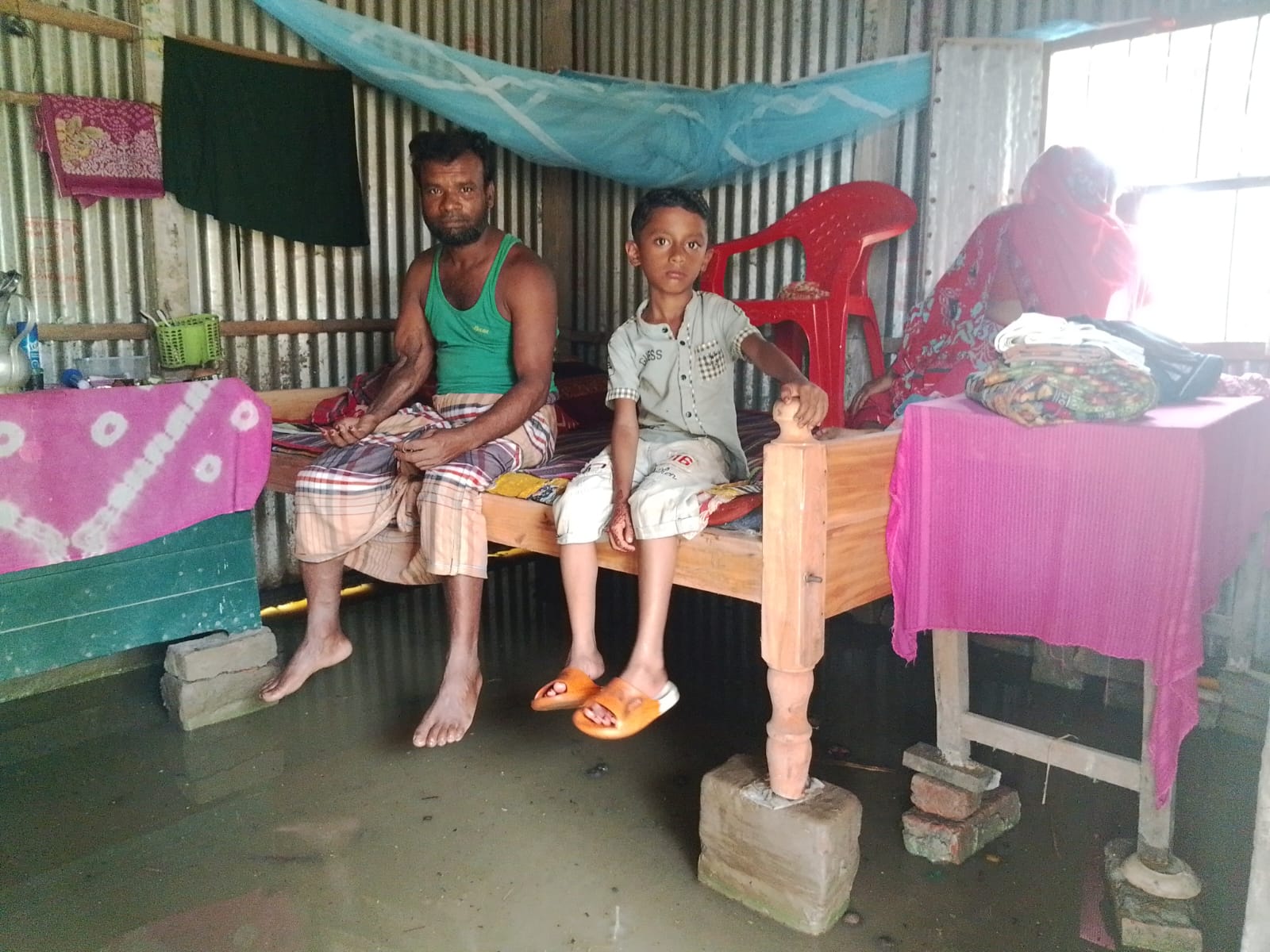 কুড়িগ্রামে ১৫হাজার মানুষ পানিবন্দী, দুধকুমার নদীর পানি ১১ সে.মিটার বিপদসীমার উপর দিয়ে প্রবাহিত